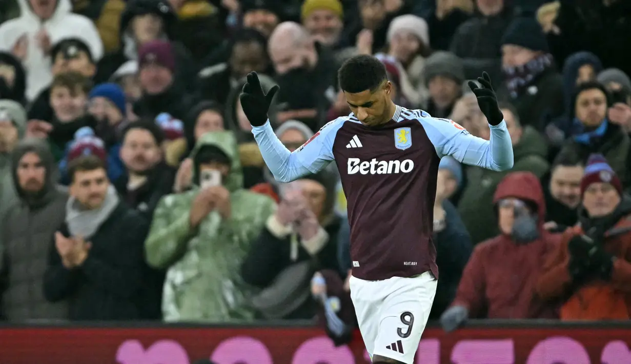 Marcus Rashford akhirnya menjalani debutnya bersama Aston Villa dalam pertandingan Piala FA melawan Tottenham Hotspur di Villa Park, Senin dini hari WIB (10/2/2025). Setelah menghabiskan karier profesionalnya bersama Manchester United sejak 2015, Rashford untuk pertama kalinya bermain untuk klub lain. (AFP/Justin Tallis)