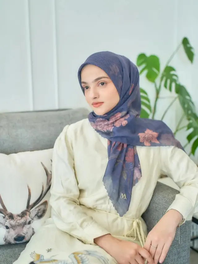 10 Model Kerudung Segi Empat Motif, Bikin Penampilanmu Stylish di Acara