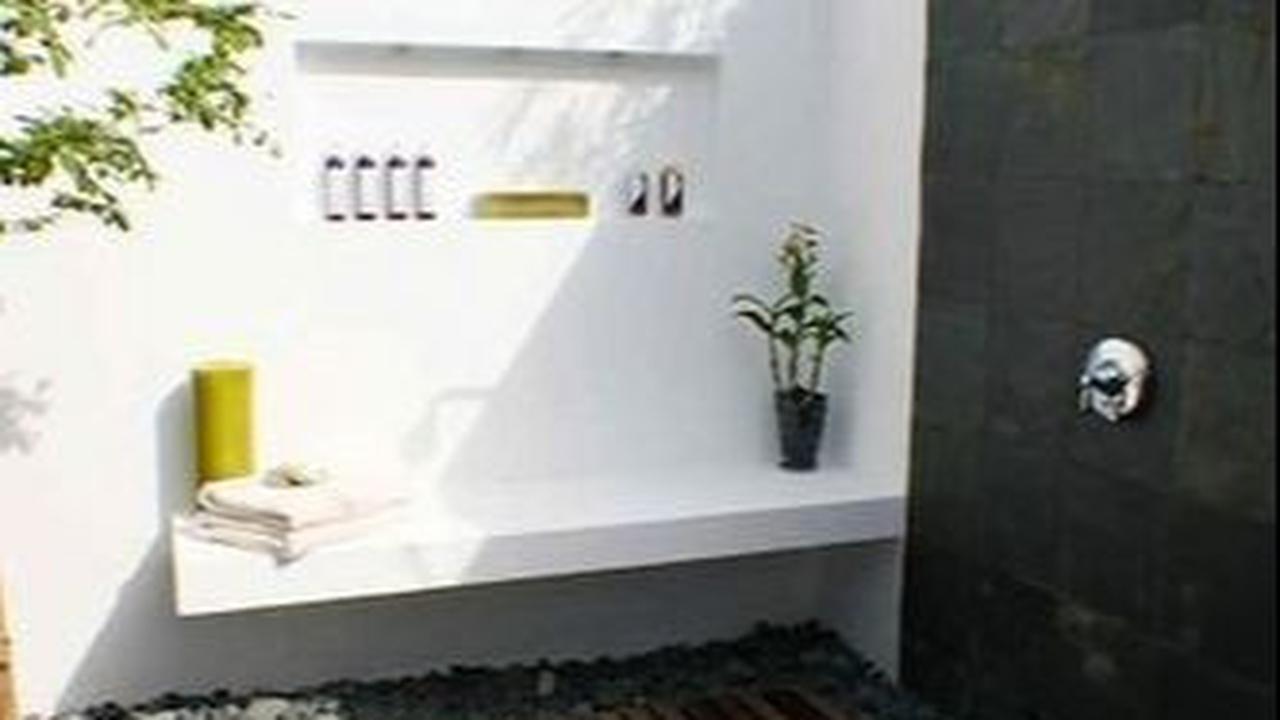 Desain Kamar Mandi Minimalis 1.5 x 1.5: Elegansi dengan Dinding Batu Alam dan Kombinasi Vinyl<br>