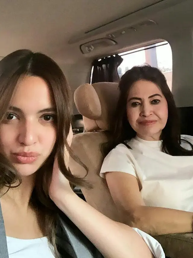 Momen Kebersamaan Nia Ramadhani dan Ibunda (sumber: instagram/niaramadhanizers)