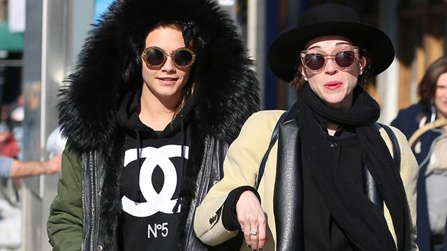 Diisukan Putus Cara Delevingne Ditemani Pacar Sejenis Ke London Showbiz Liputan6 Com