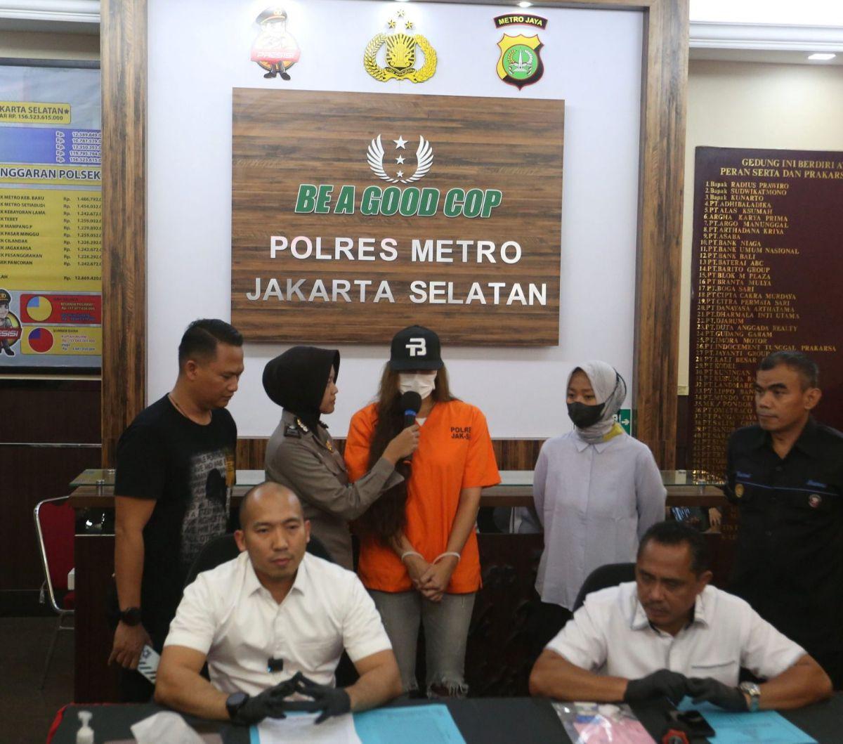 Dia berharap peristiwa hukum ini menjadi titik balik untuk kehidupan yang lebih baik lagi ke depannya.