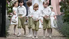 Pangeran George mencuri atensi pada pernikahan Pippa Middleton dan  James Matthews, di Gereja St. Mark, Inggris, Sabtu (20/5). Pangeran George yang tampil begitu menggemaskan itu bertugas menjadi page boy di pernikahan Pippa.  (Justin Tallis/Pool via AP)