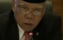VIDEO: Aksi Kocak Pak Bas Bergaya Tembak Pistol Saat Lepas Kontingen Asian Games Bareng Jokowi