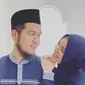 Dewi Sandra berhasil merayu suaminya untuk potret bersama (Dok.Instagram/@dewisandra/https://www.instagram.com/p/B_6GPX5JQts/Komarudin)