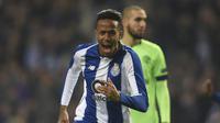 3. Eder Militao - Bek tengah dari FC Porto yang tampil brilian sepanjang musim. Masih berusia 20 tahun ia dipatok harga 45 juta euro. (AFP/Miguel Riopa)