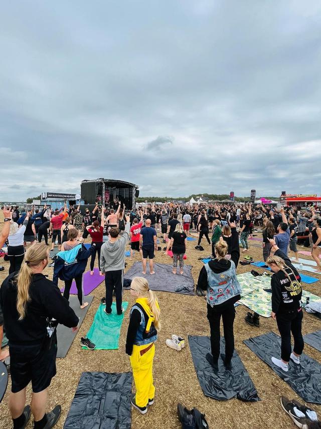 Yoga Pakai Musik Metal