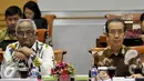 Plt Ketua KPK Taufiequrrahman Ruki (kiri) bersama Wakil Ketua Zulkarnaen mengikuti rapat dengar pendapat dengan Komisi III DPR di Jakarta, Kamis (19/11). Rapat itu membahas tentang masukan dari KPK mengenai revisi KUHP. (Liputan6.com/Johan Tallo)