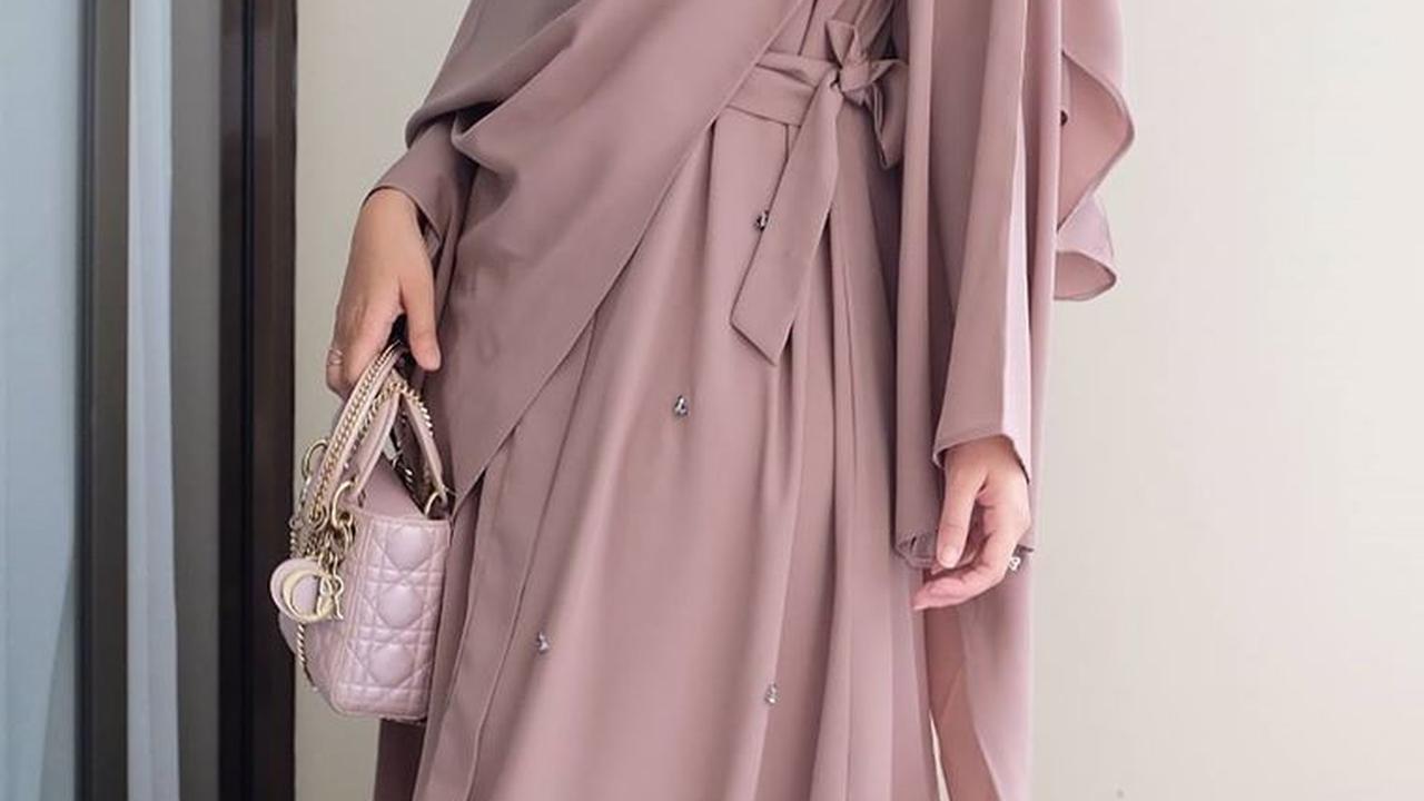 1. Gamis: Simpel, Elegan, dan Fleksibel