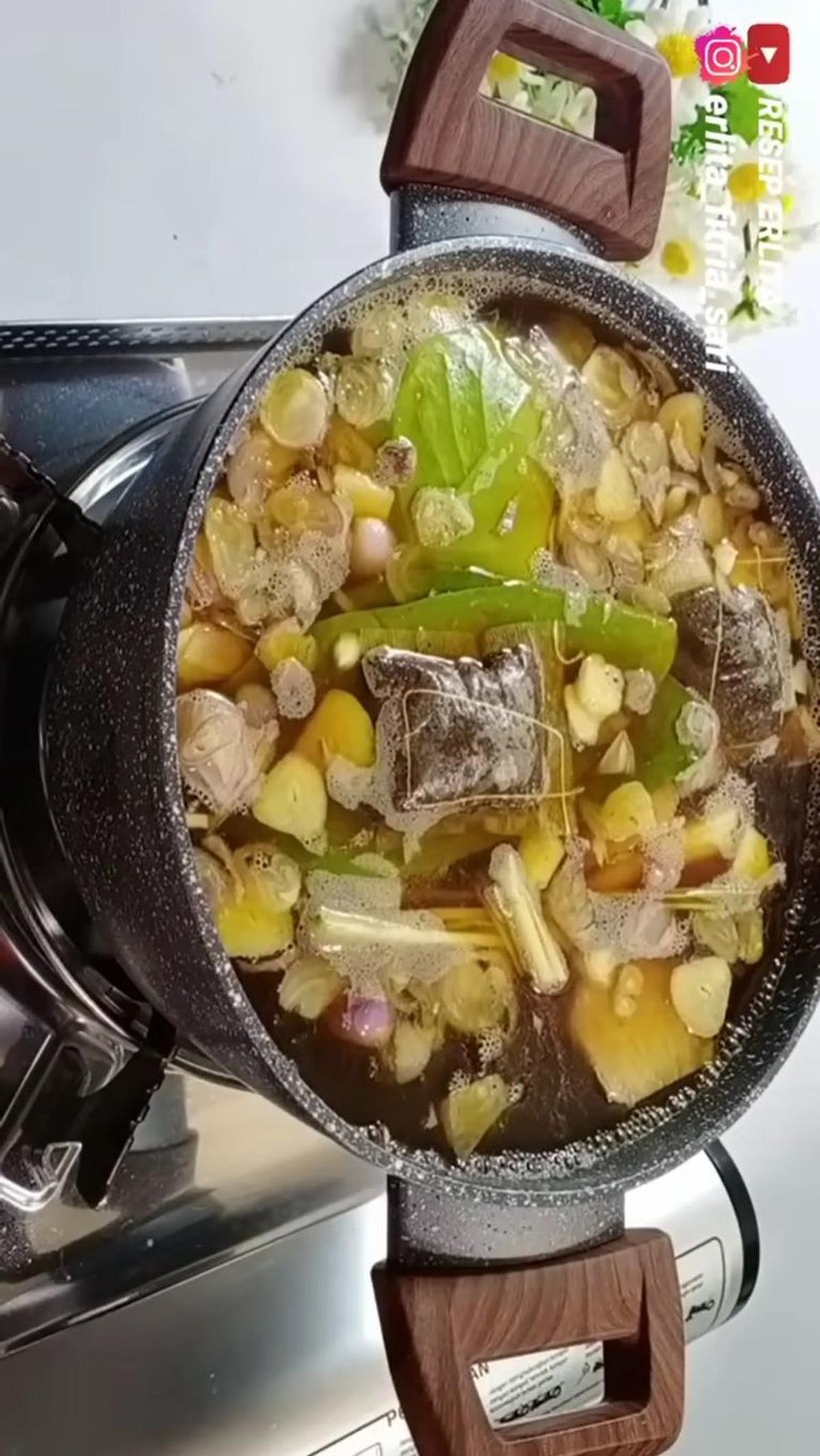 Masukkan Seluruh Bahan ke Dalam Panci