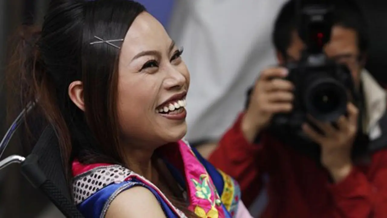 Perempuan Populer Tapi di Benci