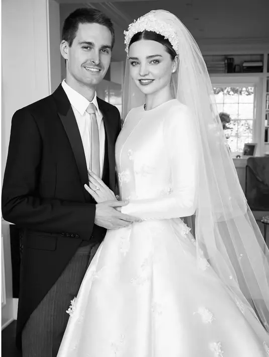 Pada tahun 2017, Miranda Kerr menikahi Evan Spiegel dengan perayaan sederhana di Los Angeles. (instagram/mirandakerr)