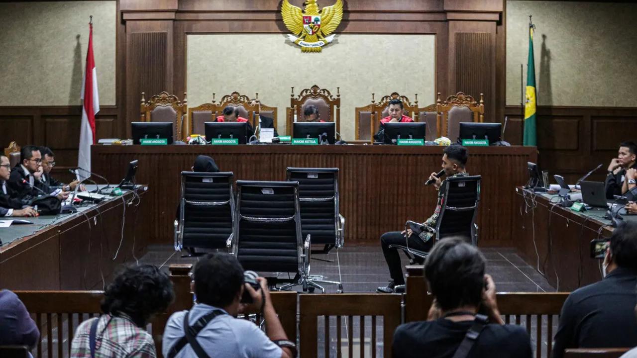 Mario mengaku hanya mengetahui pekerjaan sang ayah selaku pejabat pajak. Mario juga menyebut tak ingat sang ayah pernah menjadi pejabat pajak di luar DKI Jakarta.<br>