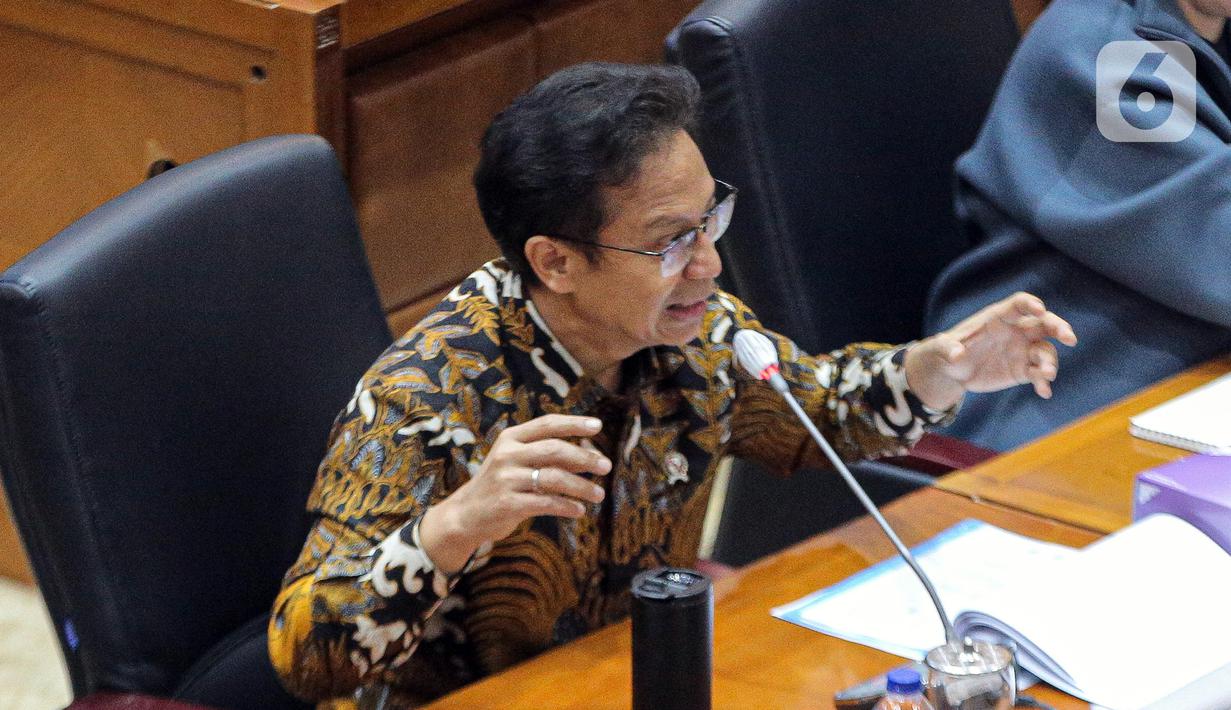 Menteri Kesehatan RI Budi Gunadi Sadikin rapat kerja dengan Komisi IX DPR di Gedung Parlemen, Jakarta, Rabu (8/2/2023). Rapat membahas penjelasan strategi percepatan pelaksanaan transformasi kesehatan tahun 2023, strategi percepatan penanganan penyakit tidak menular dan penyakit menular dan pemenuhan tenaga dokter spesialis melalui program Academic Health System (AHS) serta peta jalan lintas sektoral terkait kemandirian obat dan alat kesehatan dalam negeri. (Liputan6.com/Faizal Fanani)