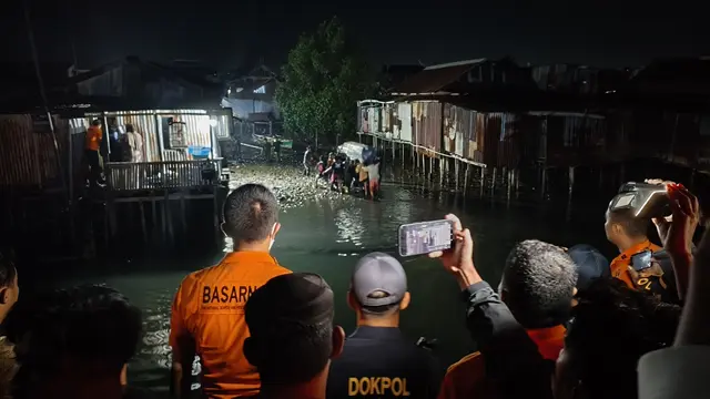 Jenazah korban kebakaran KMP Mutiara Santosa II asal Makassar, Siti Fatimah, tiba di kampung halamannya pada Rabu (5/8/2026) dini hari. (Liputan6.com/istimewa).