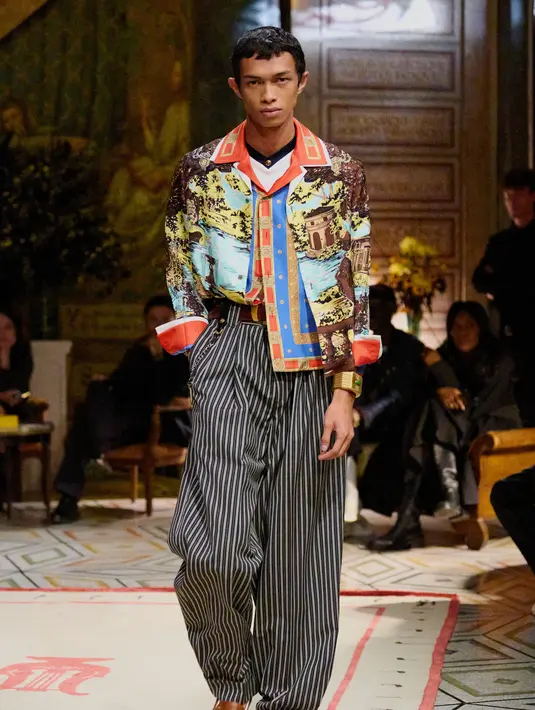 Loafers hasil kolaborasi yang dibuat di Italia juga ditampilkan dalam presentasi ini.  [Onitsuka Tiger]