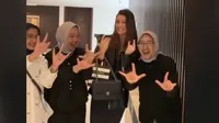 Jelang Laga Lawan Bahrain, Pacar Kiper Timnas Indonesia Maarten Paes Ikut Tren Joget Velocity.&nbsp; foto: TikTok @kimjjj__