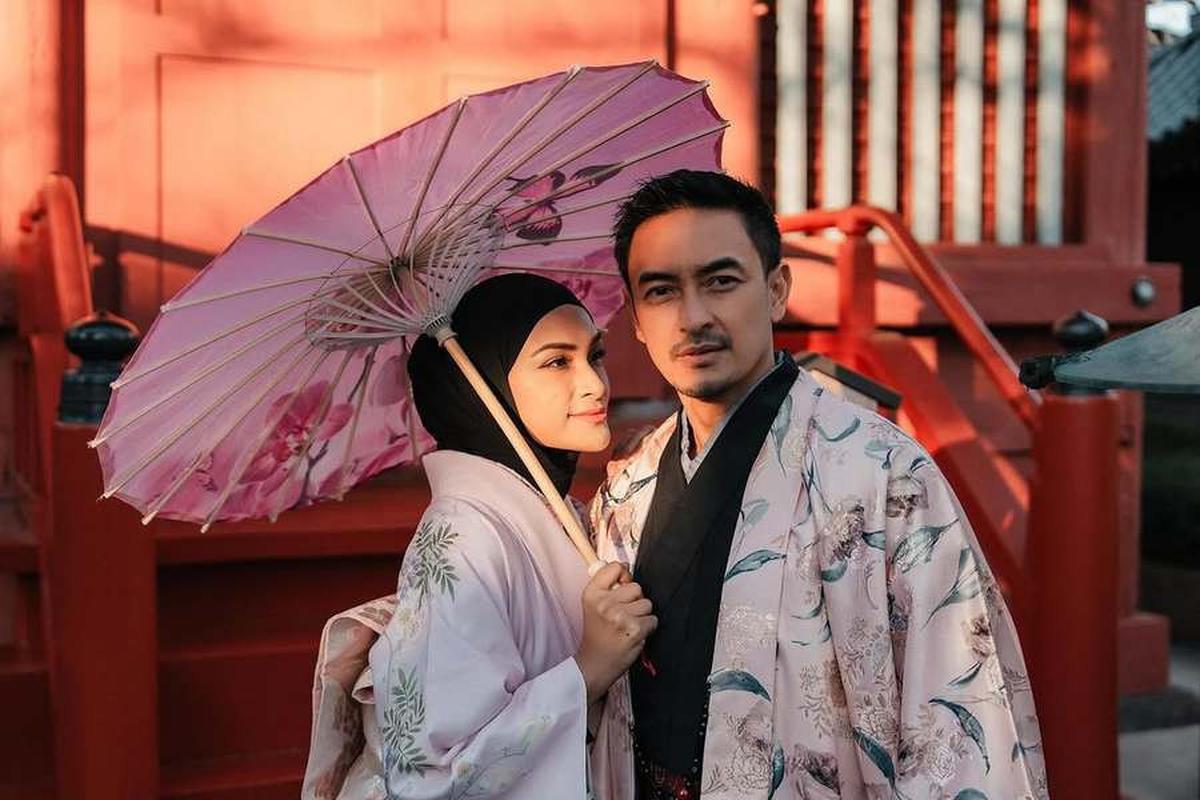 7 Momen Zumi Zola dan Putri Zulhas Liburan di Jepang, Aura Honeymoon Romantis - Pakai Kimono & Main Salju