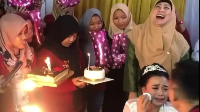 Momen Haru Perayaan Ulang Tahun Aulia D'Academy 4 yang Ke 22.
