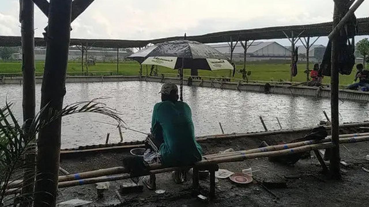 Gak Cuma Banyak Ikan, 12 Spot Mancing di Kediri 2025 Ini Juga Adem dan Nyaman