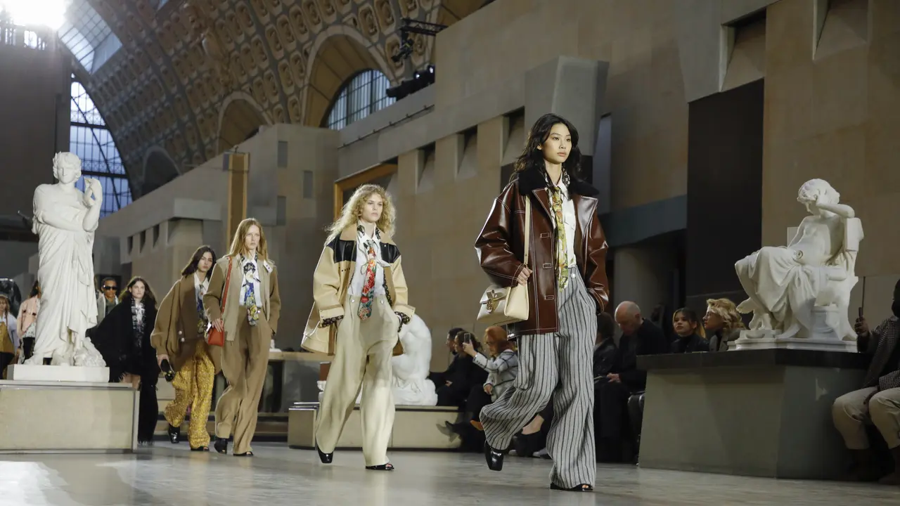 Sederet Brand Fashion dan Beauty Membantu Ukraina di Tengah Perang Melawan Rusia, dari Hermes Hingga Chanel