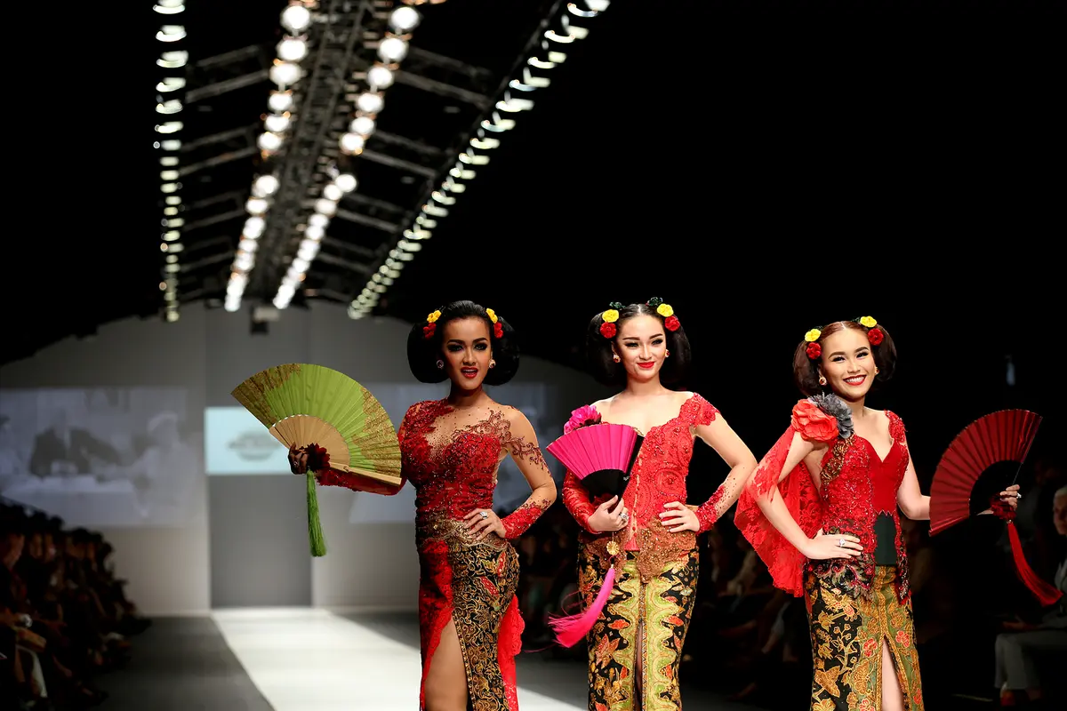 [Bintang] Julia Perez - Ayu Ting Ting - Zaskia Gotik