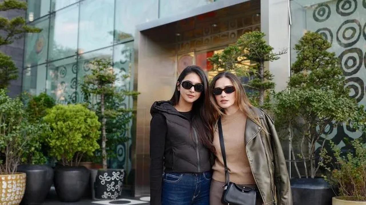Ada juga yang salfok dengan penampilan Nabila Syakieb bersama Yasmine. Potret keduanya terlihat masih seperti gadis.<br>