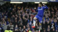 Pemain sayap Chelsea Eden Hazard usai mencetak gol ke gawang Stoke City (Reuters / Andrew Couldridge)