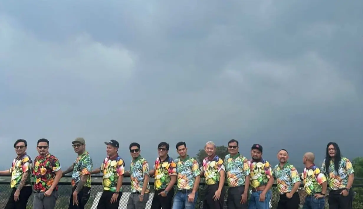 Sebagian menggunakan kostum buah nanah, sebagian lagi menggunakan kostum buah mangga [@wendycagur]