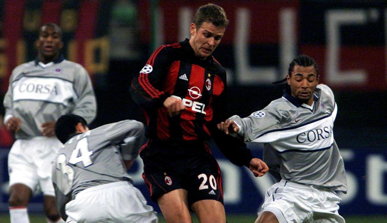 Oliver Bierhoff - Bierhoff dikenal sebagai striker agresif dan memiliki sundulan yang mematikan di kompetisi Serie A Italia. Bersama AC Milan, Bierhoff meraih satu Scudetto di Serie A. (AFP/Patrick Hertzog)