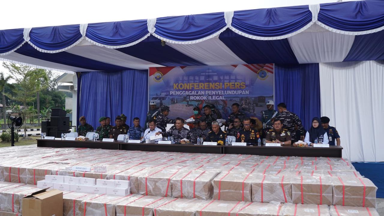 Aksi Kejar-Kejaran di Laut: Penegak Hukum Gagalkan Penyelundupan 51 Juta Batang Rokok Ilegal Asal Thailand