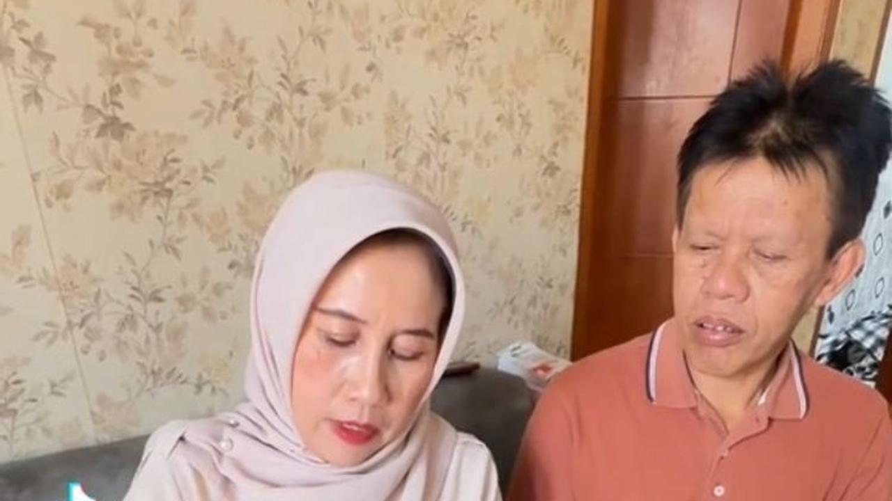 Wanita Ini Beri Kejutan Umrah untuk Orang Tuanya, Endingnya Bikin Sedih