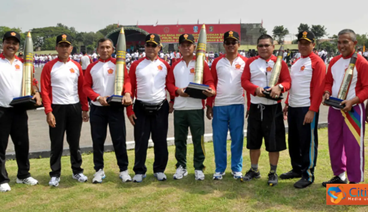 Citizen6, Surabaya: Setelah rombongan Fun Bike datang, kegiatan dilanjutkan menembak pistol Fun Shooting di lapangan Tempak FX. (Pengirim: Diyat Akmal Thahar)