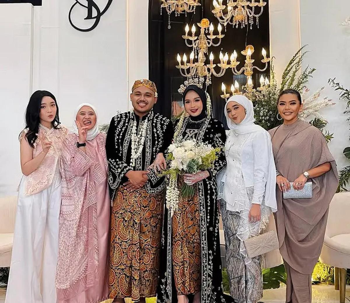 6 Potret Salma Salsabil dan Dimansyah Laitupa Resmi Nikah Pakai Adat Jawa