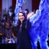 Istri Wagub Jatim Emil Elestianto Dardak itu, sukses membuat penonton terpana karena penampilannya yang memukau. [Instagram/arumibachsin_94]