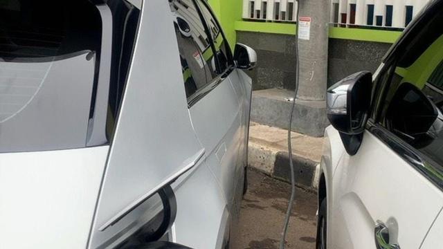 Charge Kendaraan Listrik