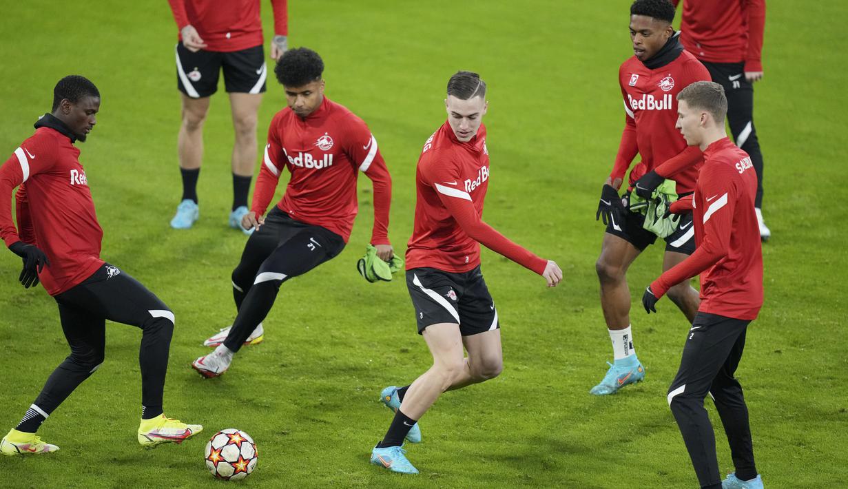 Bayern Munchen akan menjamu Salzburg pada leg kedua babak 16 besar Liga Champions 2021/2022 di Allianz Arena, Rabu, (9/3/2022). (AP/Matthias Schrader)