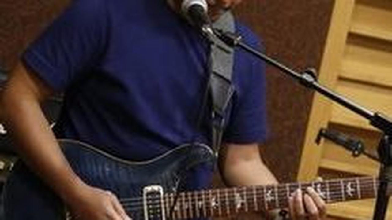 Bawakan Lagu Hits