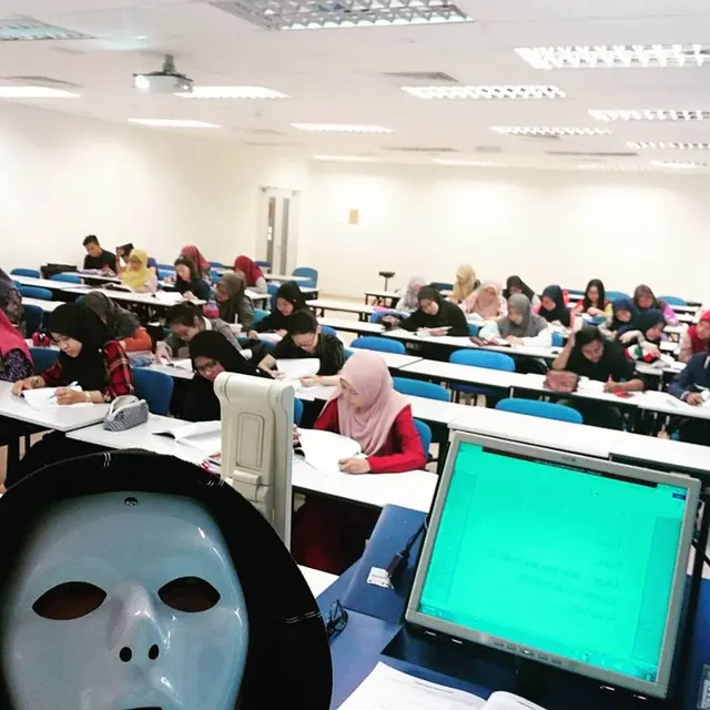dosen jadi berbagai karakter saat mengajar (foto: Facebook Kamarul Ariffin Ahmad)
