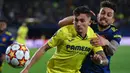 Yeremi Pino. Sayap kanan berusia 19 tahun yang kini memasuki musim ke-2 bersama Villarreal usai dipromosikan dari tim yunior Villarreal ini memiliki klausa pelepasan senilai 66 juta pound. Total telah tampil 27 laga di semua ajang musim ini, ia mampu mencetak 3 gol dan 4 assist. (AFP/Jose Jordan)