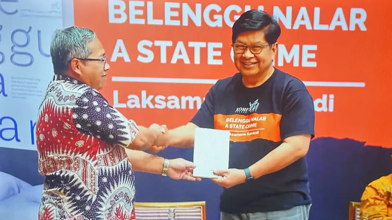 Mantan Menteri Negara Badan Usaha Milik Negara (BUMN) Laksamana Sukardi meluncurkan buku berjudul Belenggu Nalar, Senin (15/1/2024).