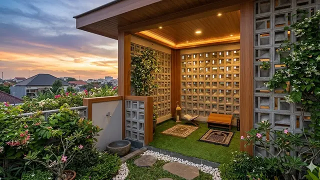Model Mushola Kecli di Rumah dengan Roster dan Tanaman