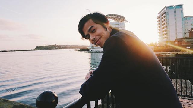 Sabet Cum Laude di New York, Ini 6 Potret Surya Sahetapy Anak Dewi Yull