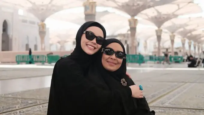 Momen Alyssa Daguise Umrah Bersama Ibu. (instagram/alyssadaguise)