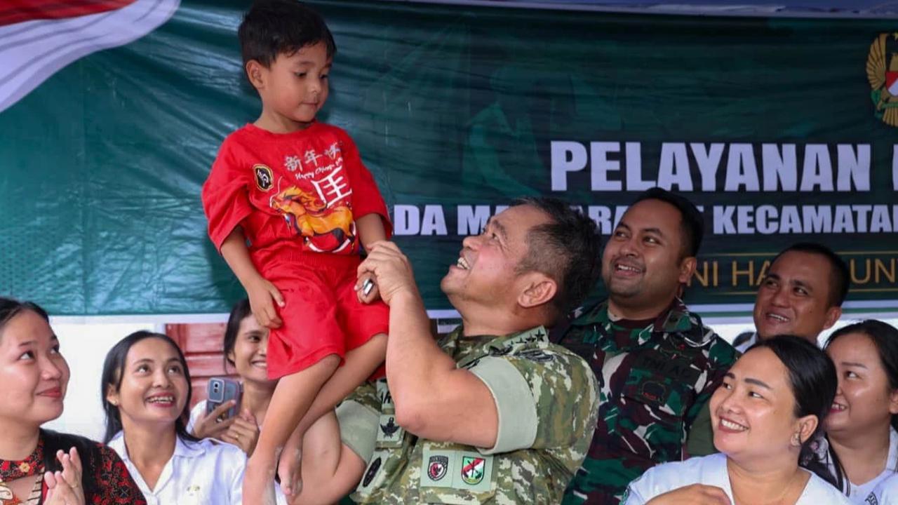FOTO: Kasad  Maruli Resmikan Jembatan Bailey Penghubung Desa di Nias Selatan