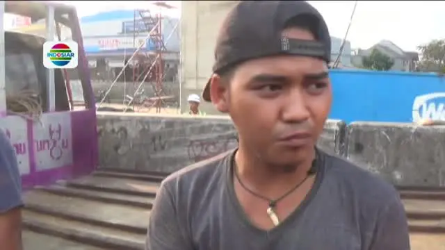 Hilang Kendali, Truk Semen Tabrak 10 Kendaraan