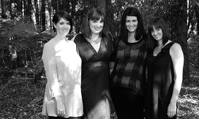 Deborah dan keluarga kandungnya. | (c) theguardian