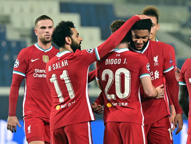 Pemain Liverpool merayakan gol yang dicetak Diogo Jota ke gawang Atalanta pada laga lanjutan Liga Champions 2020/2021 di Gewiss Stadium, Rabu (4/11/2020) dini hari WIB. Liverpool menang 5-0 atas Atalanta. (AFP/Miguel Medina)