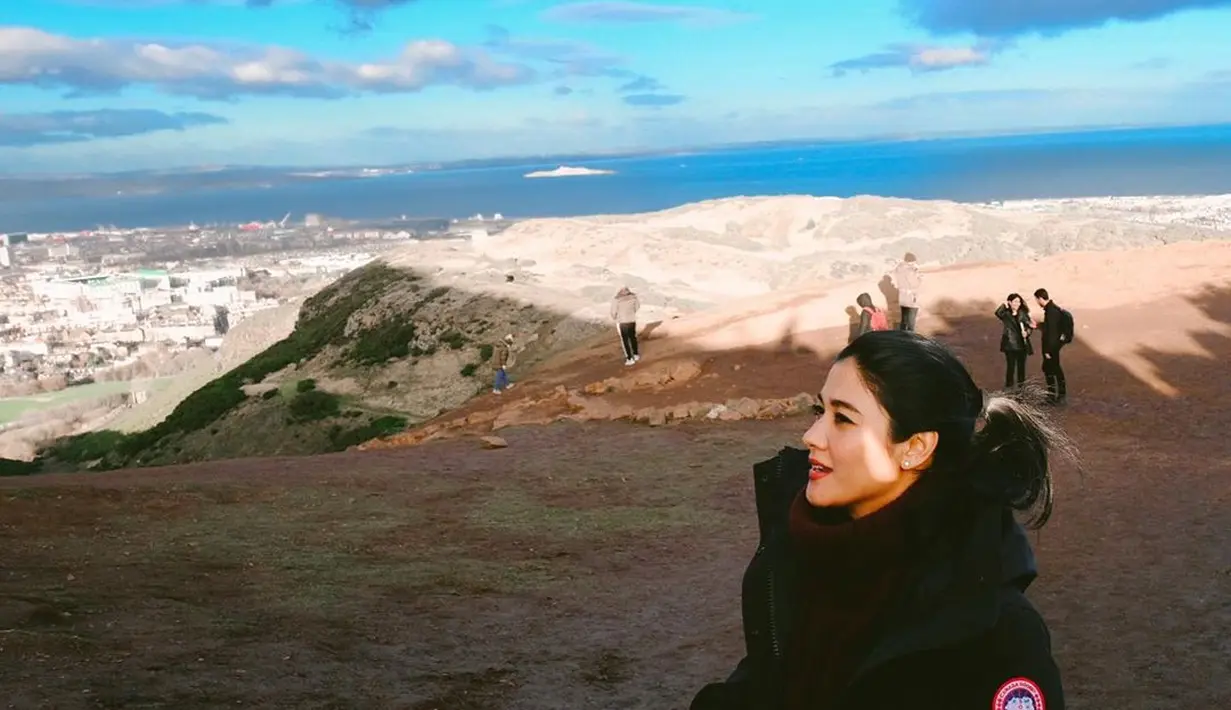 Bukan hanya Naysila Mirdad, banyak orang yang pastinya juga merindukan liburan. Namun sayangnya, pandemi Covid-19 ini membuat banyak rencana terpaksa harus dibatalkan. (Instagram/naymirdad)