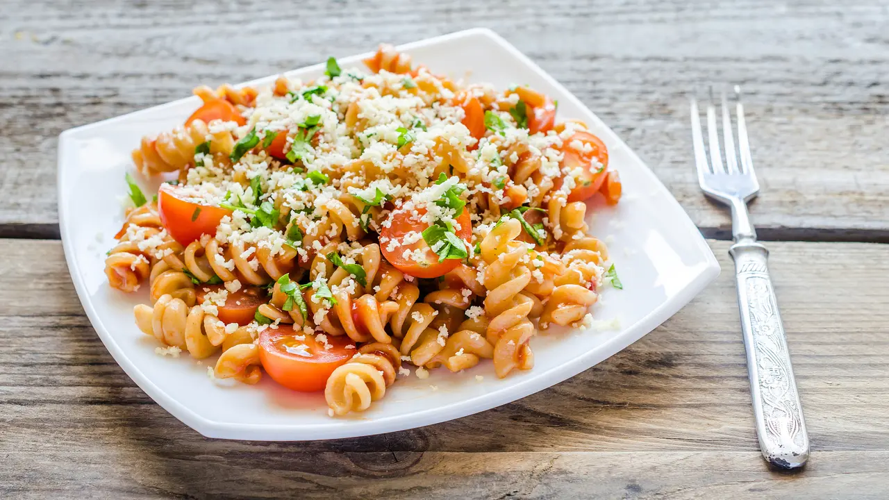 Pasta Fusilli Saus Tomat